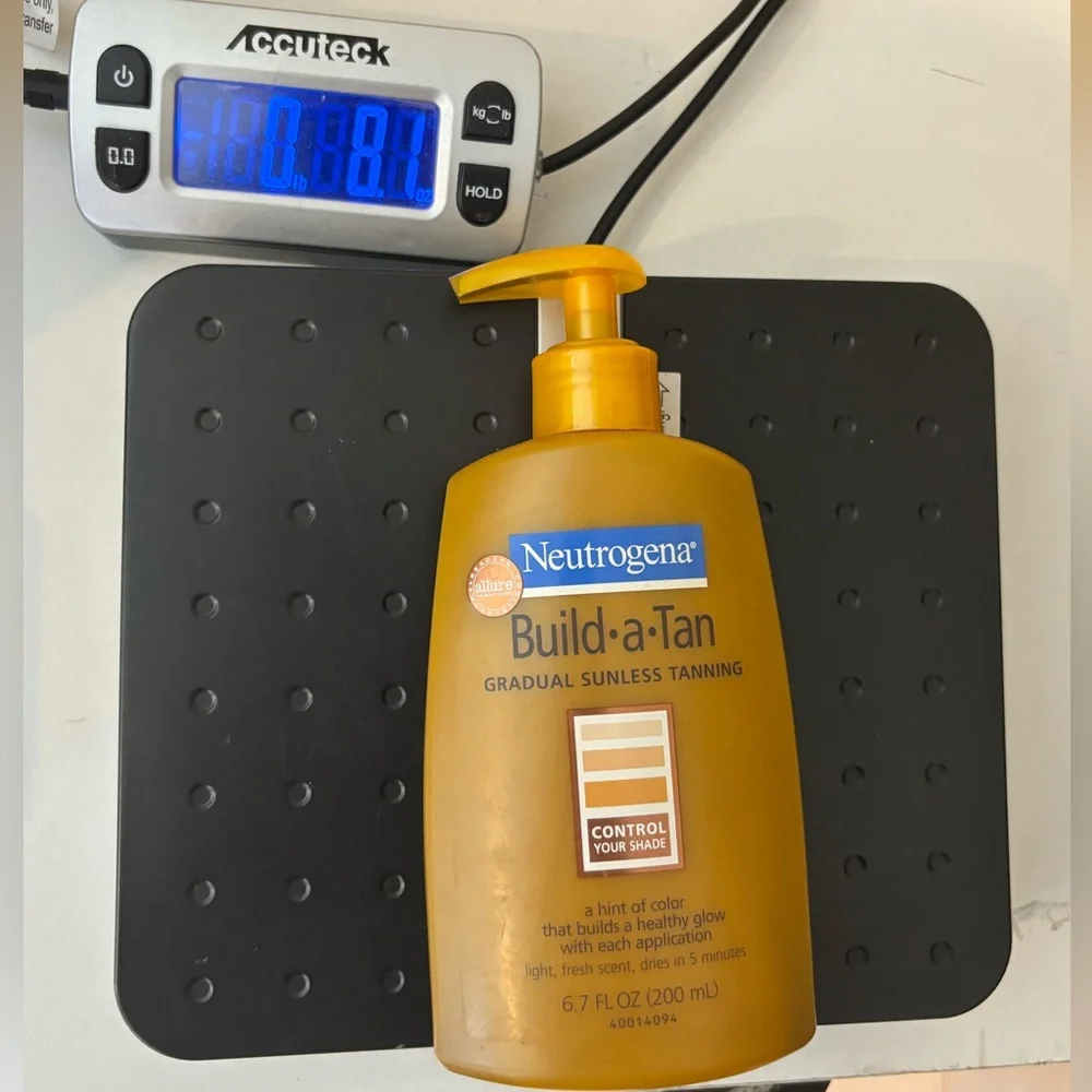 Neutrogena build a tan self tanner 6.7oz 200ml‎ 95% full